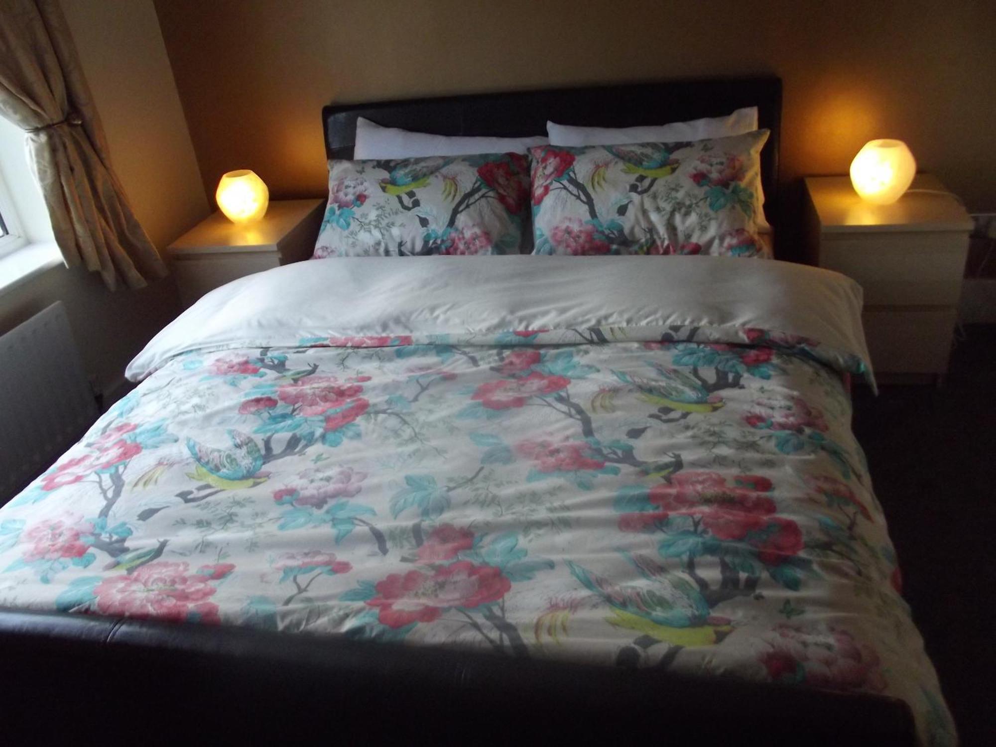 Broad Oaks B&B Солихъл Екстериор снимка