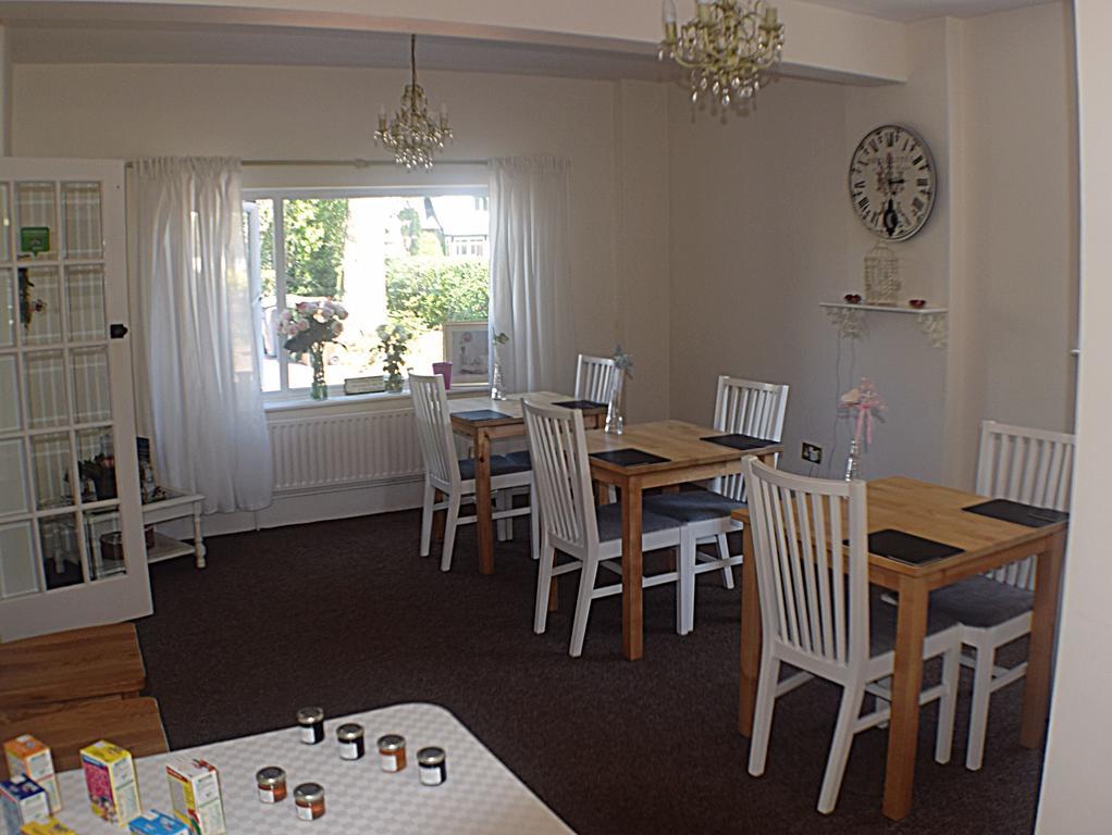 Broad Oaks B&B Солихъл Екстериор снимка