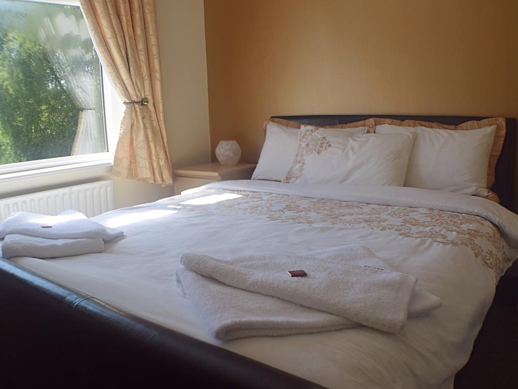 Broad Oaks B&B Солихъл Екстериор снимка
