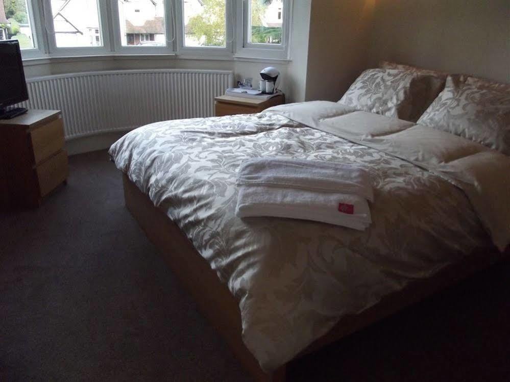 Broad Oaks B&B Солихъл Екстериор снимка