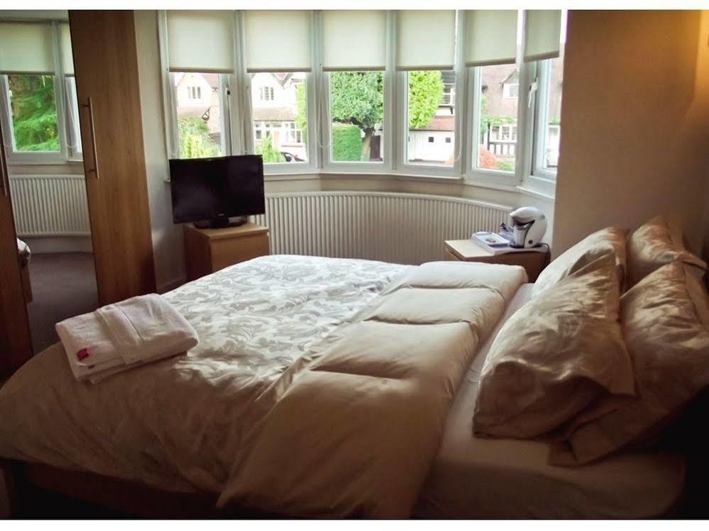 Broad Oaks B&B Солихъл Екстериор снимка